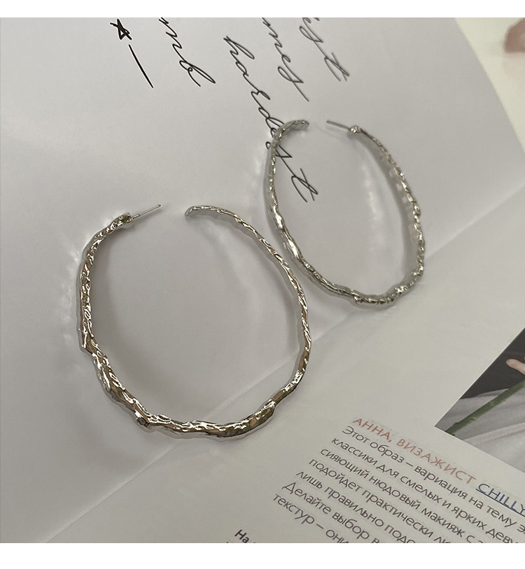 Minimalist Gold Hoop Earrings